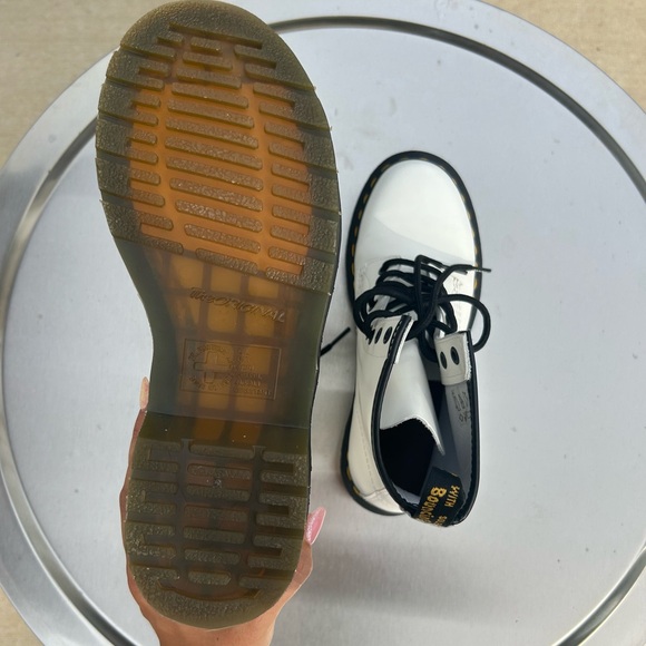 Dr. Martens Smooth Leather Lace Up Boots: W, size 7.5, white, new condition! - Picture 6 of 9